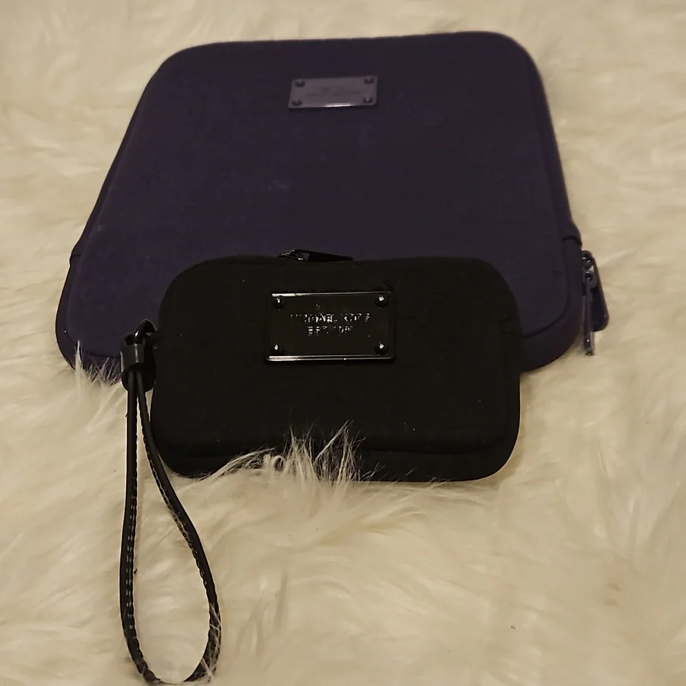 NWOT Neoprene Zipper iPad Tablet Case and accessories case.